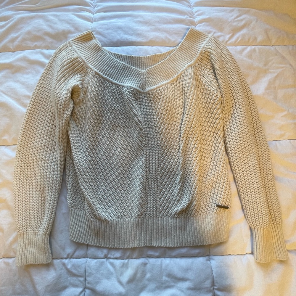 White Abercrombie & Fitch sweater